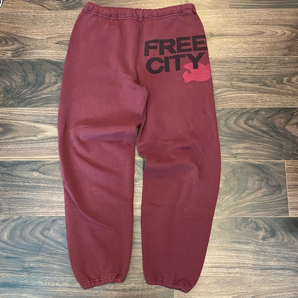 Free City maroon sweats M